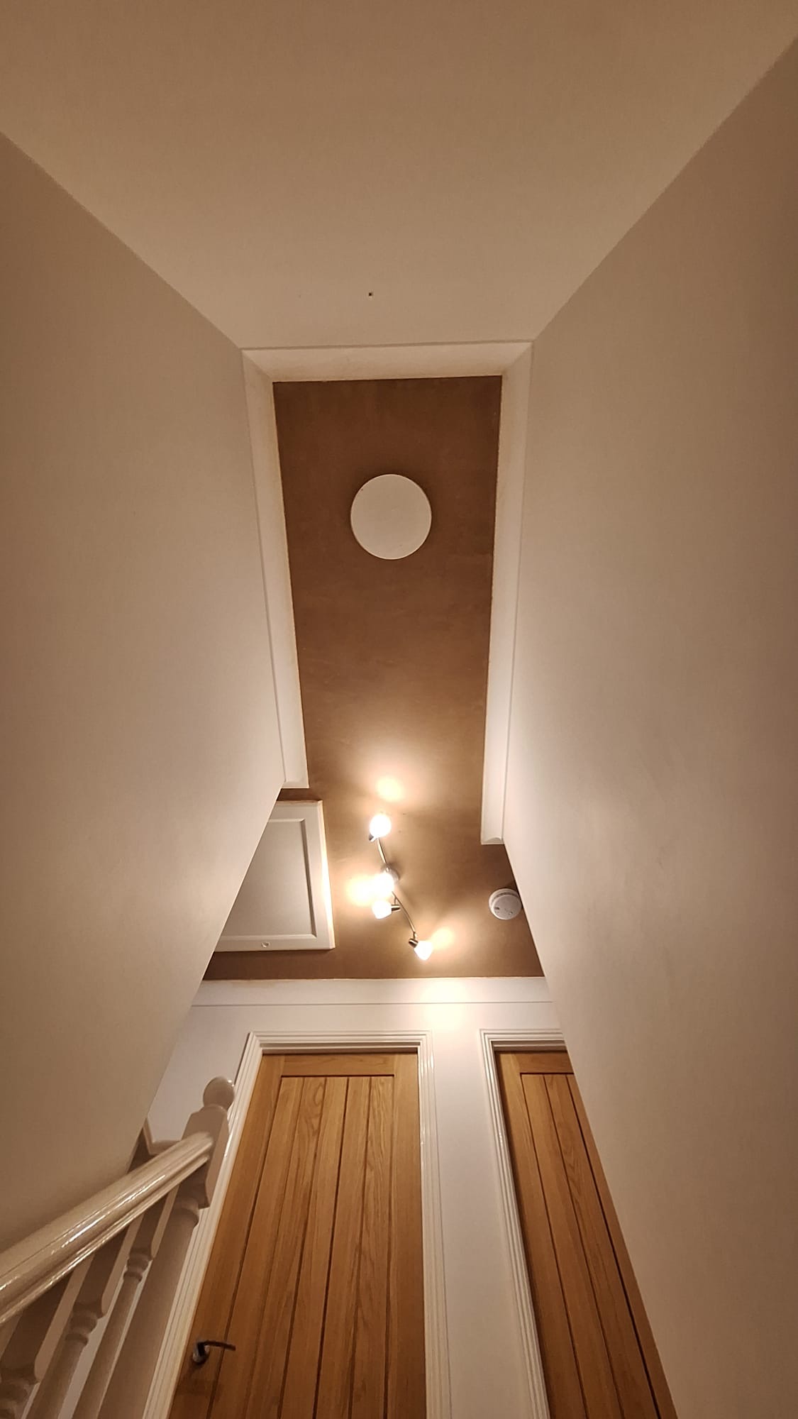 Hallway ceiling plaster finish